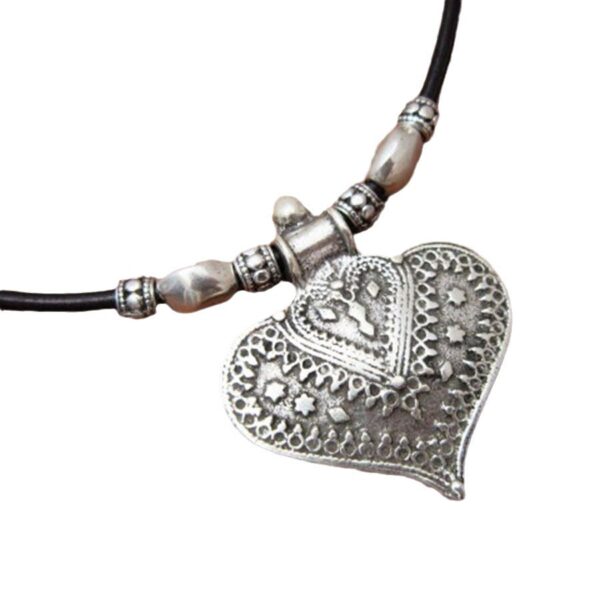 oly-e09d23e6093b8d6707cb3d13fd08d7c3 Wholesale Leather Rope Retro Heart Pendant Necklace With Silver Tone Alloy Charm Trendy Women S Jewelry Gift