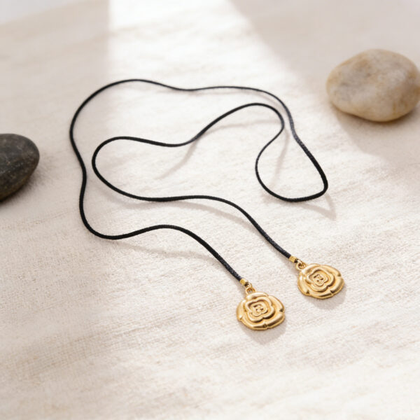 Wholesale Stylish Silver Pendant Necklace Zinc Alloy With Fabric Tie Women S Jewelry Accessory For Boutique Resale