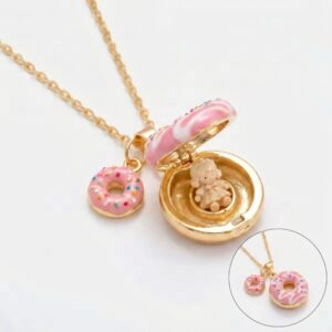 Donut-shaped opening and closing necklace