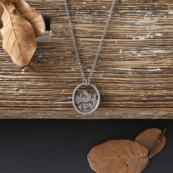 oly-e6d4299e94311ad0946c8c806961e1ac Wholesale Antique Silver Horse Mountain Pendant Necklace Chic Fashion Accessory For Everyday Wear