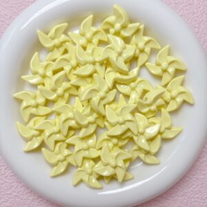 09-light yellow / Size is about 22mm, hole diameter is about 3mm