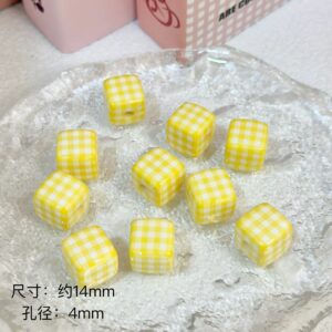 13-yellow checkered squares / The size is about 14mm, the hole diameter is about 4mm (sold by piece)