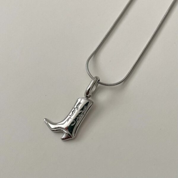 oly-e96c016be88133e35c26b0507ad101e7 Wholesale Retro Cowboy Boot Pendant Necklace Stylish Electroplating Copper Fashion Accessory For Gift And Resale