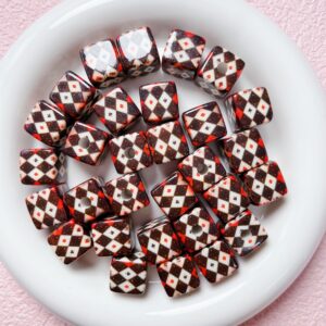 11-black and red peach blossom squares / Size is about 14mm, hole diameter is about 3.5mm
