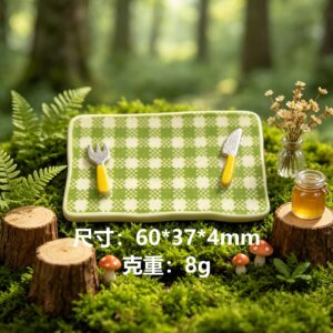Striped grid plate-green