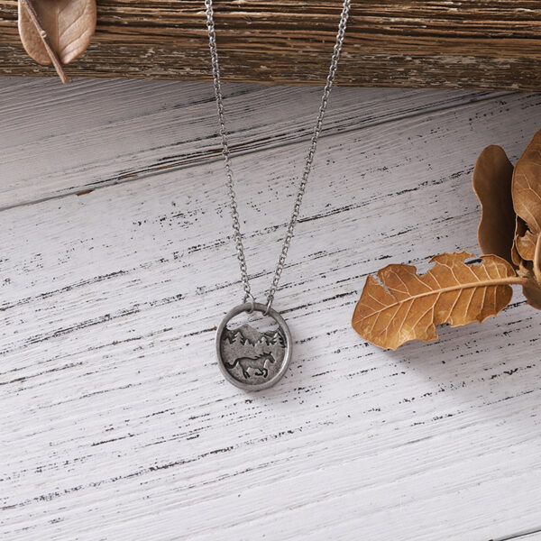 oly-eb94fec8b9ed54e3f0a2fa5c32f30e81 Wholesale Antique Silver Horse Mountain Pendant Necklace Chic Fashion Accessory For Everyday Wear