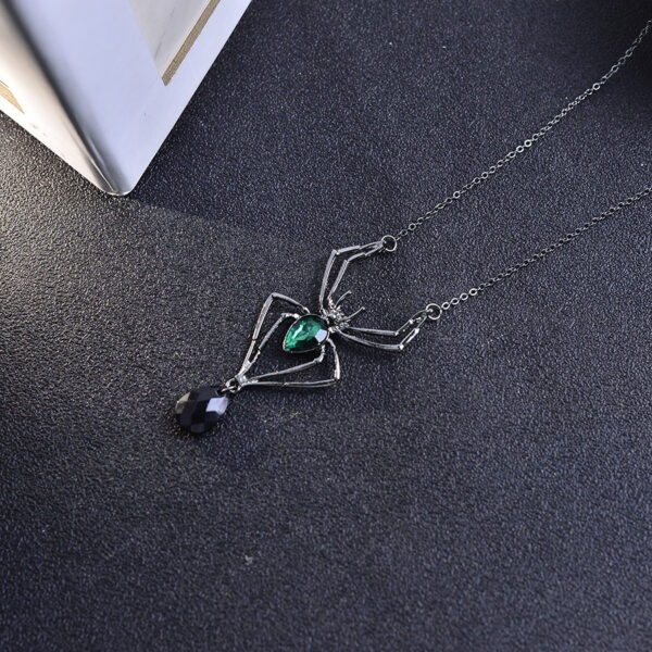 oly-ed13879c5e1704e2683a4909bb0a1040 Wholesale Stylish Spider Pendant Necklace Creative Emerald Insect Design Zinc Alloy Collarbone Chain Boutique Resale