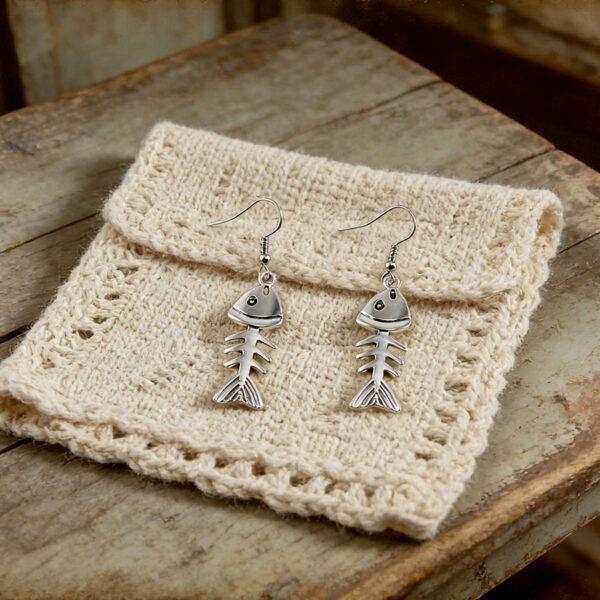 Wholesale Electroplated Zinc Alloy Gothic Skull Earrings Necklace Set Animal Fish Bone Pendant Trendy Jewelry Accessory