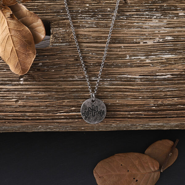 Wholesale Trendy Cactus Pendant Necklace Antique Silver Zinc Alloy Fashion Accessory