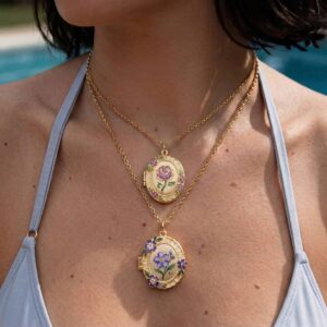 Wholesale Chic Blue Flower Photo Locket Necklace Copper Open Close Pendant With And Iris Print Fashion Jewelry Accessory