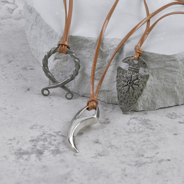 Wholesale Retro Nordic Pendant Necklace Geometric Alloy Chic Jewelry Accessory For Everyday And Boutique Resale