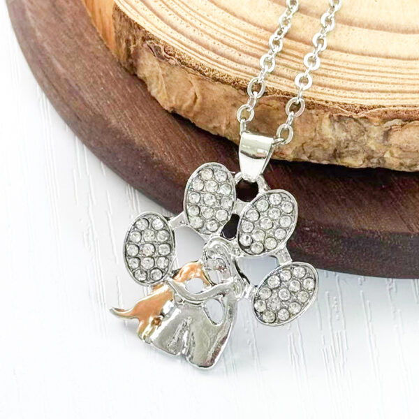 Wholesale Trendy Dog Hugging Paw Print Pendant Necklace Zinc Alloy Pet Memorial Charm Fashion Accessory Gift