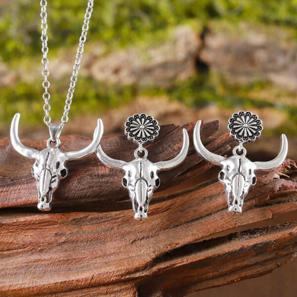 oly-fb6f6004fa67a36f6adb3465a2c68f1e Wholesale Hip Hop Punk Style Bull Head Flower Pendant Earrings Necklace Set Zinc Alloy Electroplated Everyday Use