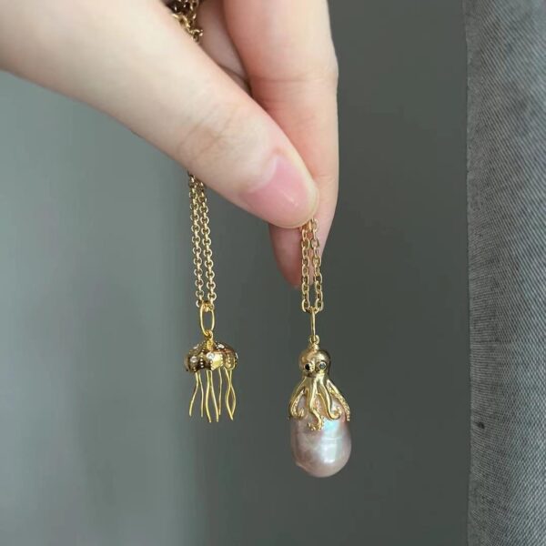 Wholesale Summer Beach Octopus Jellyfish Pendant Necklace Baroque Natural Pearl Copper Chain Stylish Fashion Jewelry Accessory For Gift